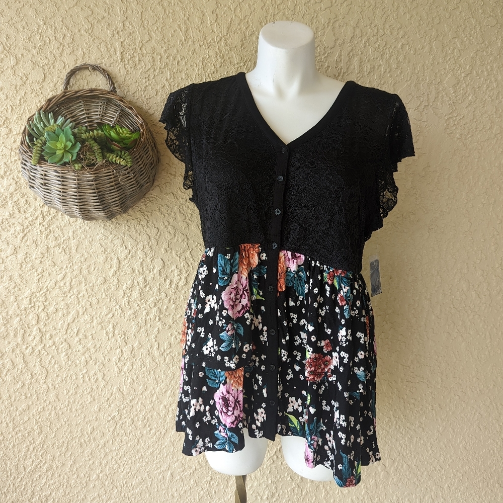 Torrid blouse NWT‎ floral